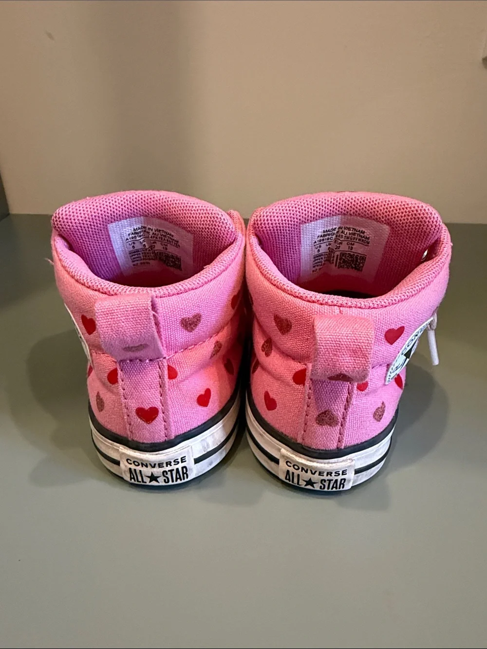 Converse Toddler Pink Heart Mid Top Sneakers, 6